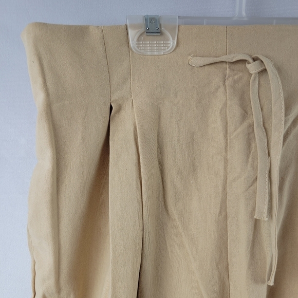NWOT Pleated high-waisted elastic tie waist linen looking pants with pockets - Picture 2 of 5